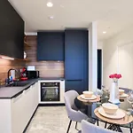 Apartment Elegant One-bedroom With Sea Views