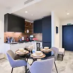 Elegant One-bedroom With Sea Views Apartment