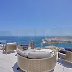 Apartment Elegant One-bedroom With Sea Views