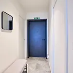 Apartment Elegant One-bedroom With Sea Views