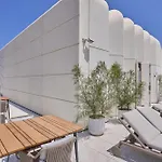 Elegant One-bedroom With Sea Views Apartment *