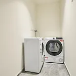 Apartment Elegant One-bedroom With Sea Views *