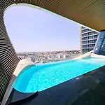Apartment Elegant One-bedroom With Sea Views *