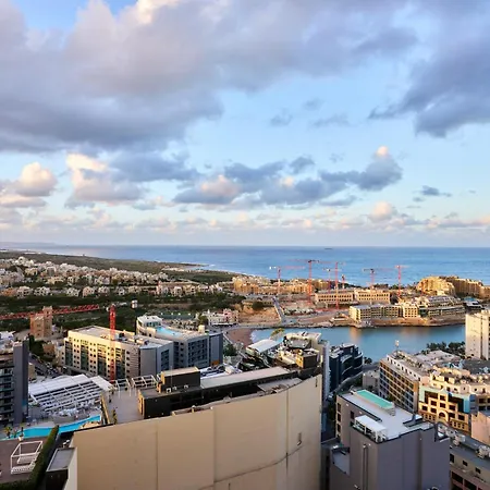 Elegant One-bedroom With Sea Views سانت جوليان