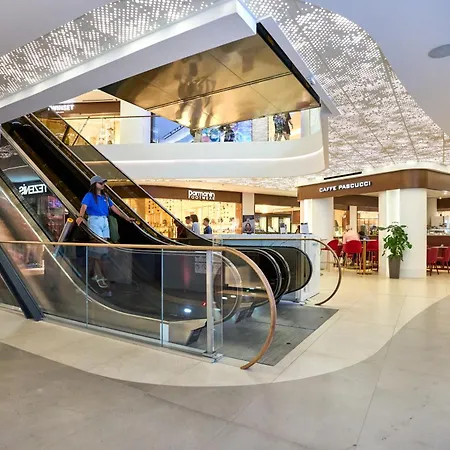 شقة Elegant One-bedroom With Sea Views