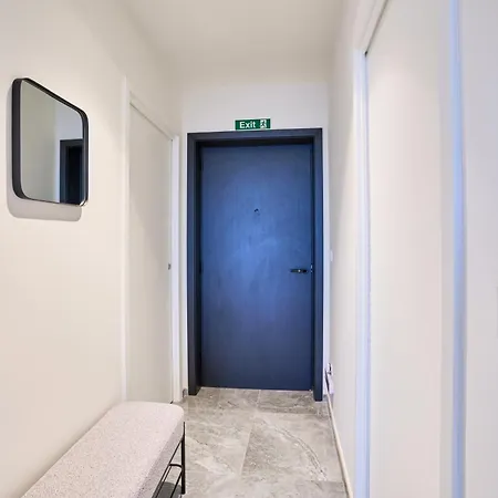 شقة Elegant One-bedroom With Sea Views