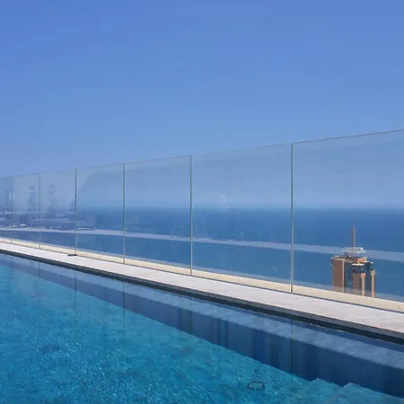 Elegant One-bedroom With Sea Views شقة *