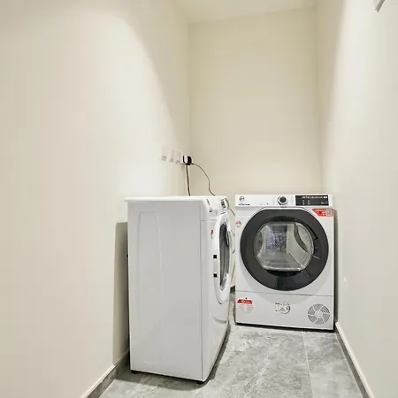 شقة Elegant One-bedroom With Sea Views *