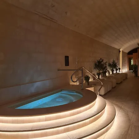 شقة Elegant One-bedroom With Sea Views *