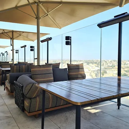 Elegant One-bedroom With Sea Views Apartment *