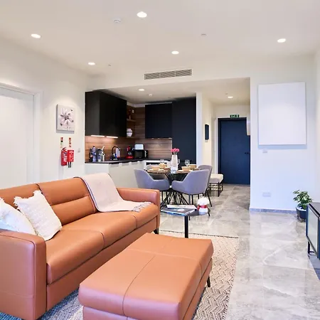 Elegant One Bedroom With A Stunning Seaview
