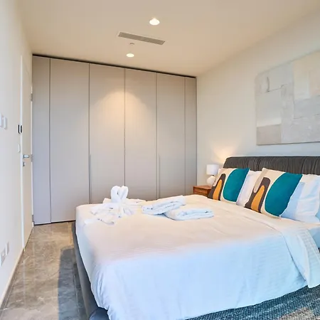 Elegant One Bedroom With A Stunning Seaview Apartment