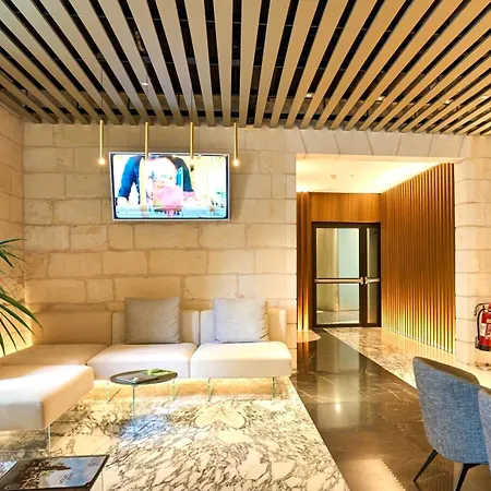 Elegant One Bedroom With A Stunning Seaview