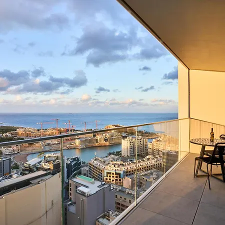 Elegant One Bedroom With A Stunning Seaview *