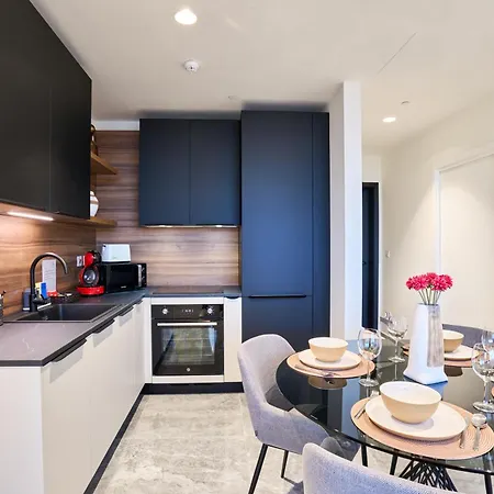 Elegant One Bedroom With A Stunning Seaview