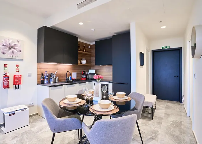 Elegant One Bedroom With A Stunning Seaview アパート