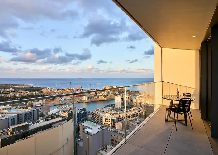 Elegant One Bedroom With A Stunning Seaview *